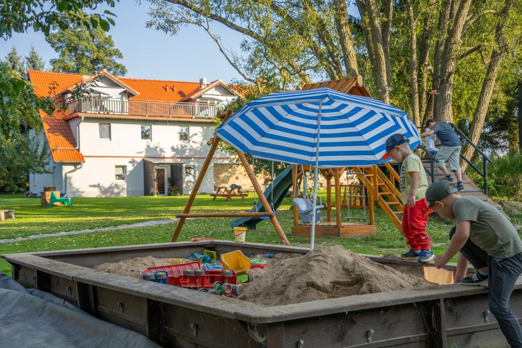 Dom W Domu - Izera Glamping Bed & Breakfast Gajowka  Bagian luar foto