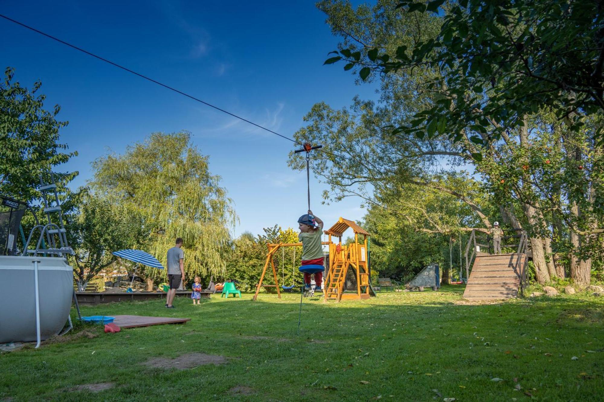 Dom W Domu - Izera Glamping Bed & Breakfast Gajowka  Bagian luar foto