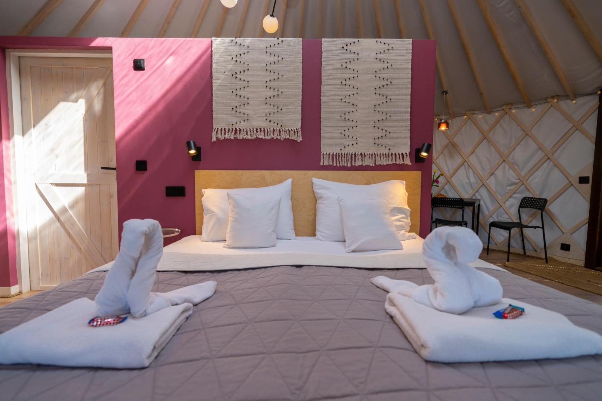 Dom W Domu - Izera Glamping Bed & Breakfast Gajowka  Bagian luar foto