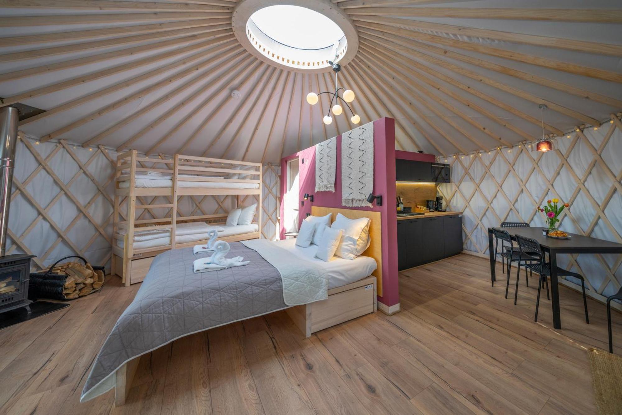 Dom W Domu - Izera Glamping Bed & Breakfast Gajowka  Ruang foto