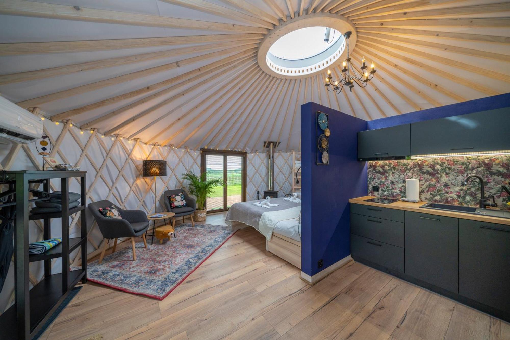 Dom W Domu - Izera Glamping Bed & Breakfast Gajowka  Ruang foto