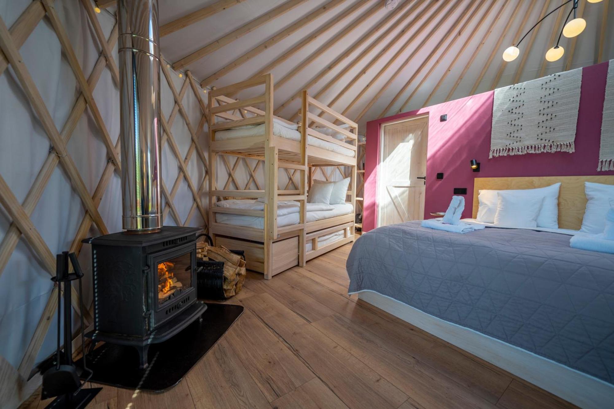 Dom W Domu - Izera Glamping Bed & Breakfast Gajowka  Ruang foto